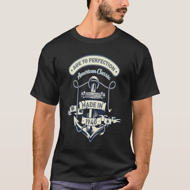 Camiseta Age To Perfection American Classic Made In 1940 (Anverso)