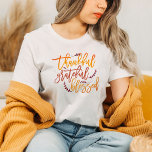 Camiseta Agradecimiento Agradecimiento Bendición Cita Acció<br><div class="desc">Agradecidos Agradecimientos Por Su Bendición Cita De Gracias. Palabras inspiradoras de gratitud para usar en Acción de Gracias o en cualquier momento con Agradecimiento Agradecido bendecido en una tipografía de escritura elegante en colores otoñales y con motivos frondosos.</div>