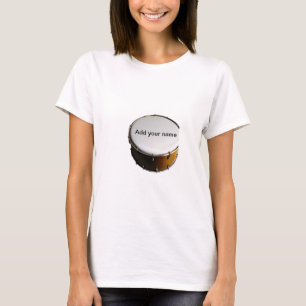 Camiseta Agrega tu nombre texto marrón negro redobles de ta