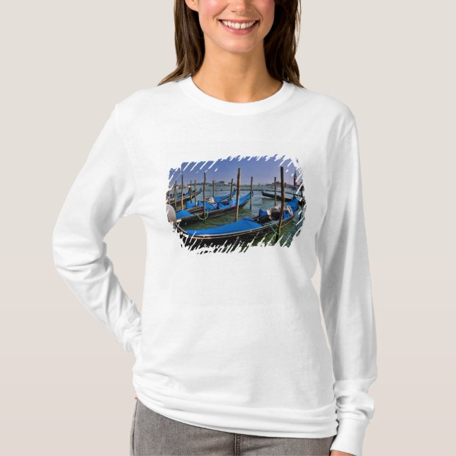 Camiseta Agua del Gran Canal con góndolas alineadas (Anverso)
