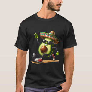 Camiseta Aguacate mostrando habilidades de bolos Cinco De M