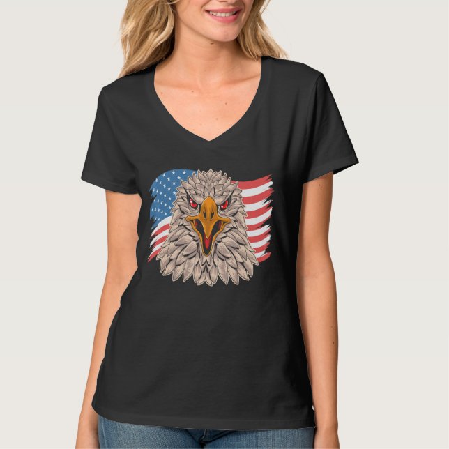 Camiseta Águila Calva Frente A Una Bandera Estadounidense (Anverso)