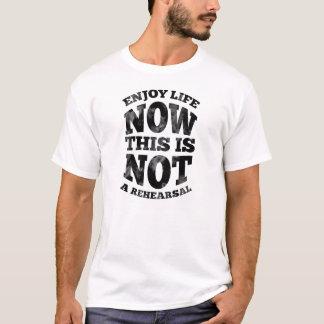 Camiseta Ahora disfrute de la vida. Esto no es un ensayo
