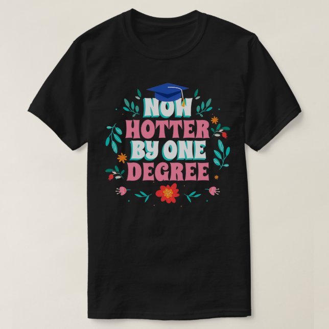 Camiseta Ahora más caliente por un grado Graduado Graduado  (Diseño del anverso)