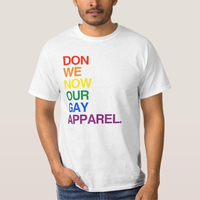 CAMISETA AHORA NOSOTROS DON NUESTRA ROPA GAY - .PNG (Anverso)