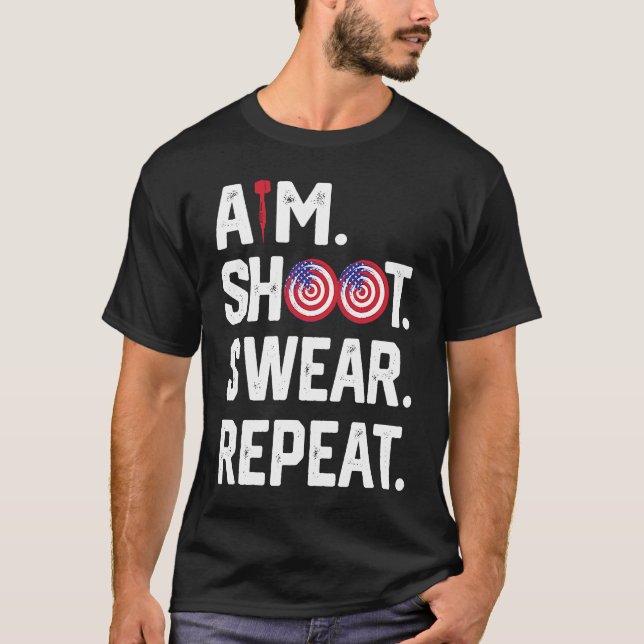 Camiseta Aim Shoot Swear Repeat Dartboard Target Bullseye   (Anverso)