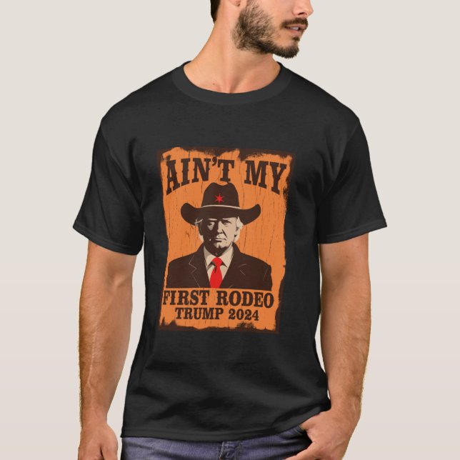 Camiseta Ain t My First Rodeo Trump Western Cowboy 2024 Ult (Anverso)