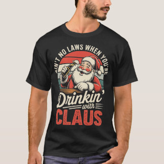 Camiseta Ain't No Laws When You're Drinkin' With Claus (1)-