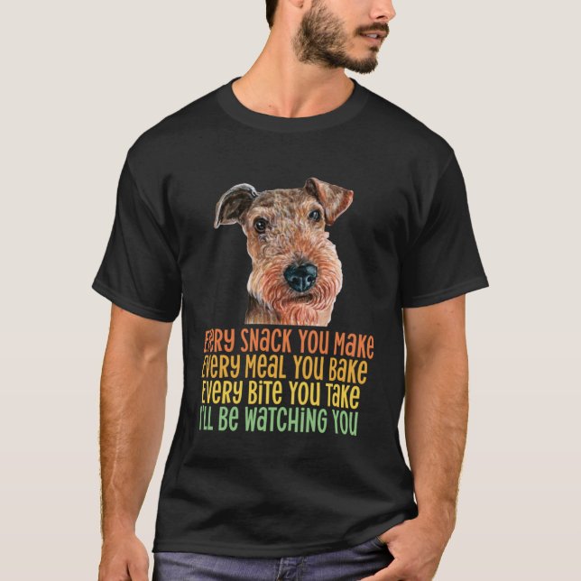 Camiseta Airedale Terrier Cada Snack Que Se Sirve Cada Comi (Anverso)