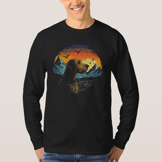 Camiseta Airedale Terrier Dog and Sun Rising Over Mountains (Anverso)