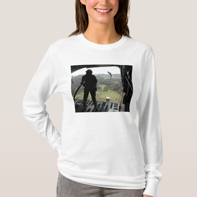 Camiseta Airman observa la caída de un paquete de prácticas (Anverso)