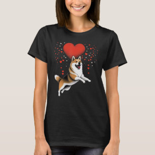 Camiseta Akita Inu ama el corazón por Día de San Valentín e