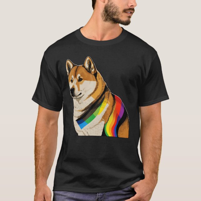 Camiseta Akita Inu Gay Pride Dog LGBT Rainbow Flag on Akita (Anverso)