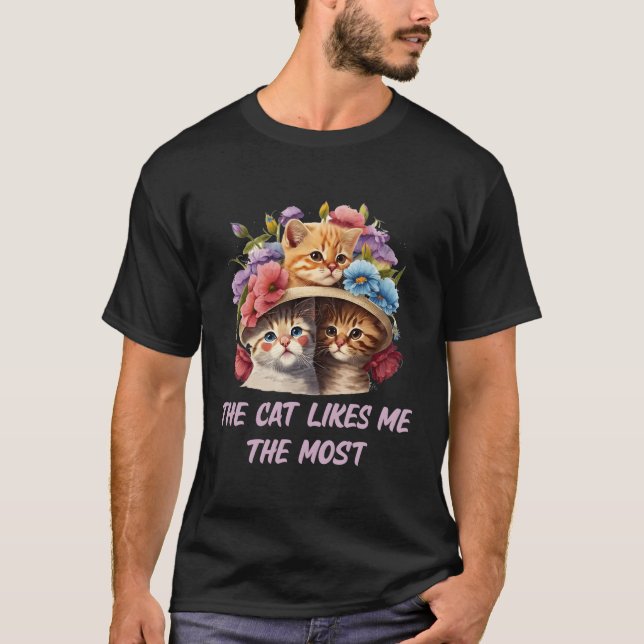 Camiseta Al Gato Le Gusta El Humor De Papá Gato De Mamá (Anverso)