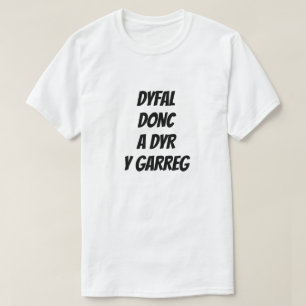 Camiseta Al golpear persistentemente se rompe la piedra