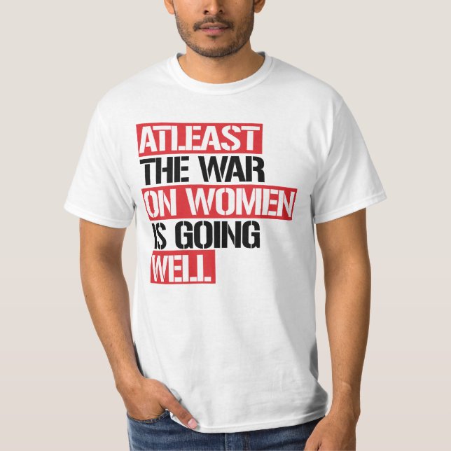 Camiseta Al menos la guerra contra las mujeres va bien (Anverso)