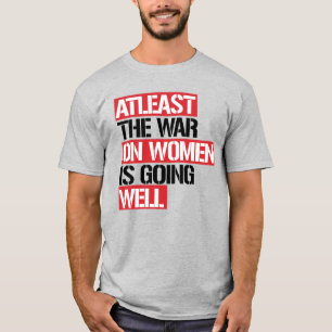 Camiseta Al menos la guerra contra las mujeres va bien