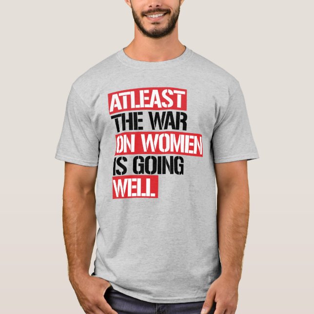 Camiseta Al menos la guerra contra las mujeres va bien (Anverso)