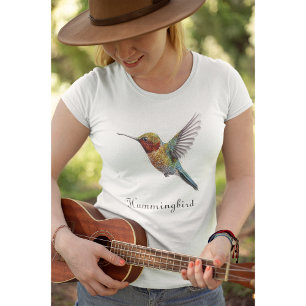 Camiseta Alas de Arcoíris: Arte Vibrante de Colibrí, person