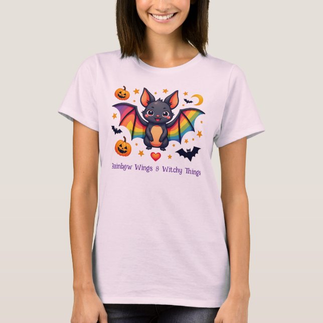 Camiseta Alas de Arcoíris LGBT & Cosas de Brujas (Anverso)