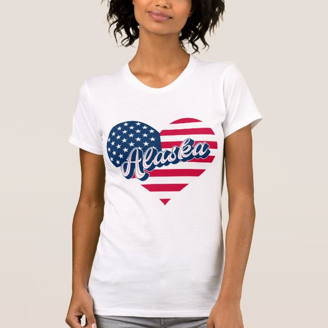 Camiseta Alaska USA Heart Flag  – Patriotic Alaska Design  (Anverso)
