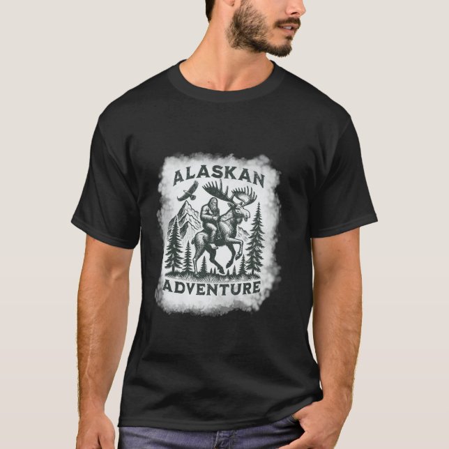 Camiseta Alaskan Adventure Bigfoot Riding Moose Funny Outdo (Anverso)