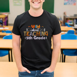 Camiseta Alegre acerca de enseñar el quinto grado Gracioso