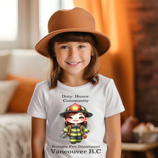 Camiseta Alegre bombero en equipo brillante con cámara (Subido por el creador)