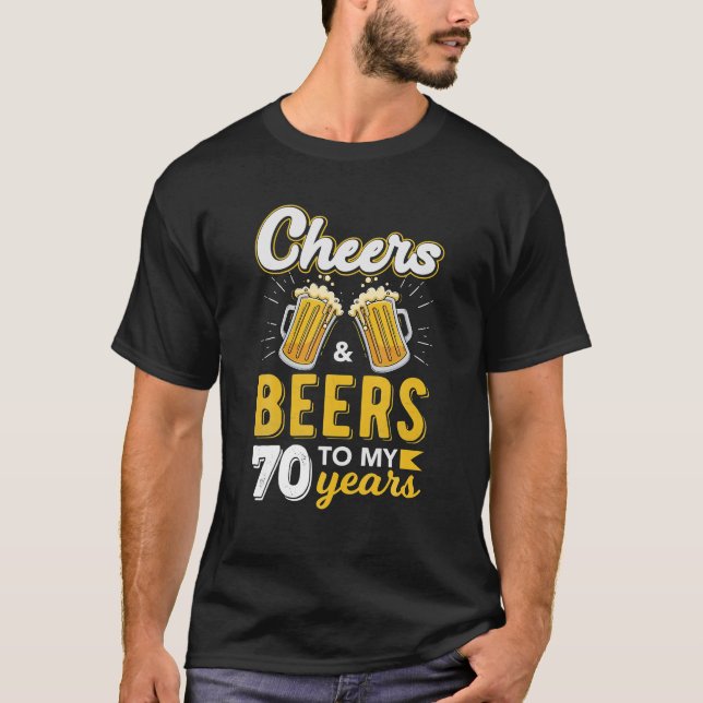 Camiseta Alegres Y Cervezas A Años De Edad Bebida De Cumple (Anverso)