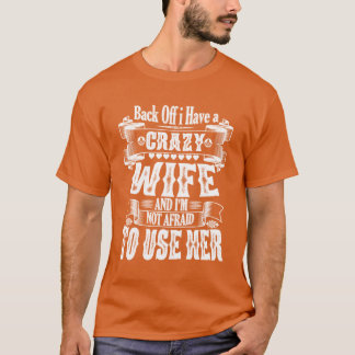 Camiseta Aléjate Tengo una Esposa Loca Y No Le Tengo Miedo