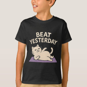 Camiseta Alfombra de Yoga de Gato Divertido Vence Ayer 