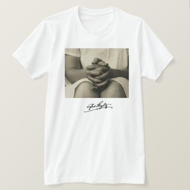 Camiseta Alfred Stieglitz: Georgia O'Keeffe-Hands (Anverso del diseño)