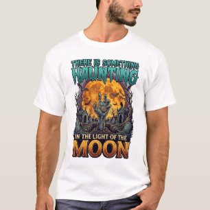 Camiseta Algo que asusta a la luna Halloween Zombie Mano Tu