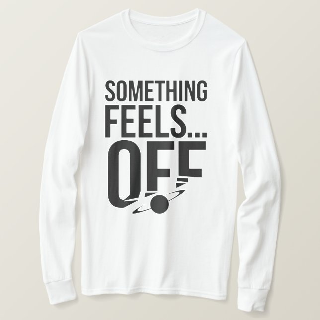 Camiseta Algo Se Sentirá Desactivado - Mensaje Desestabiliz (Anverso del diseño)