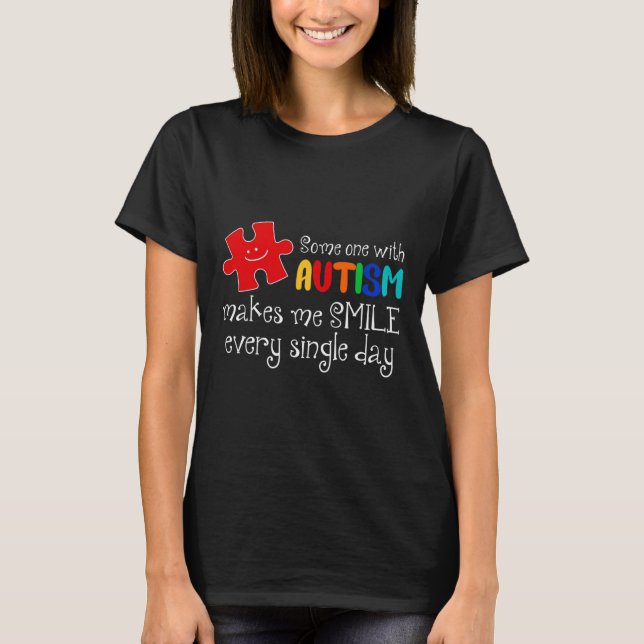 Camiseta Alguien Con Autismo Me Hace Sonreír Cada Día Autis (Anverso)