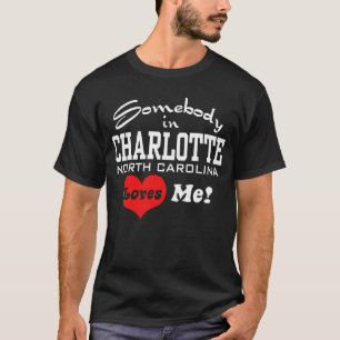 Camiseta Alguien en Charlotte Carolina del Norte me ama