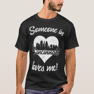 Camiseta Alguien En Cincinnati Ohio Me Ama El Corazón