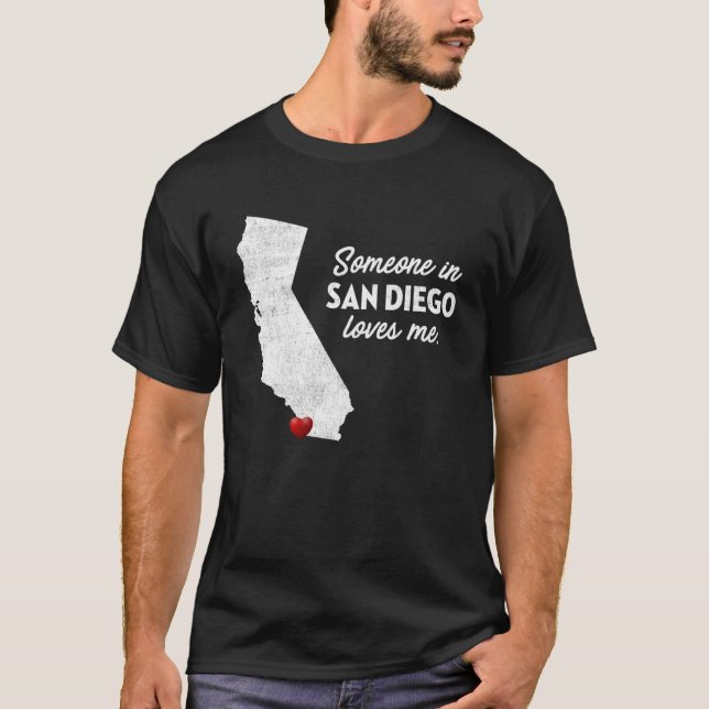 Camiseta Alguien En San Diego Me Ama California (Anverso)