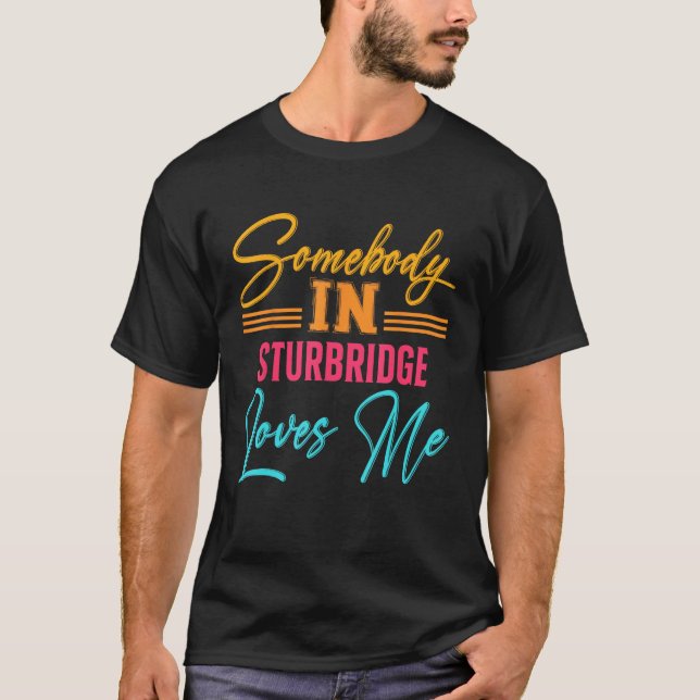 Camiseta Alguien en Sturbridge me ama a Massachusetts US C (Anverso)