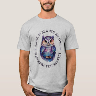 Camiseta 🦉 "Alguien siempre está mirando en silencio"