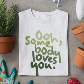 Camiseta Alguien Te Ama