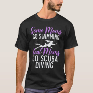 Camiseta Algunas mamás van a nadar mamás reales van a bucea