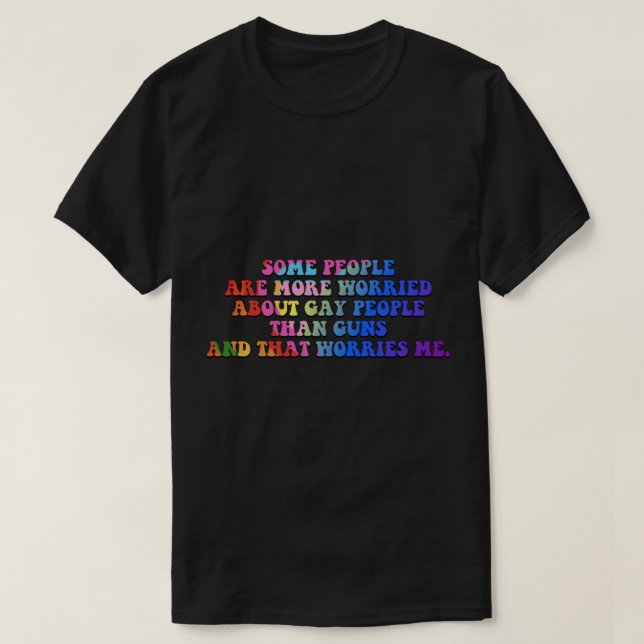 Camiseta Algunas Personas Están Más Preocupadas Por Los Gay (Diseño del anverso)