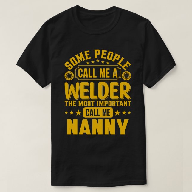 Camiseta Algunas Personas Me Llaman "Wellness NANNY" (Diseño del anverso)