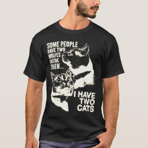 Camiseta algunas personas tienen dos lobos dentro de ellos.
