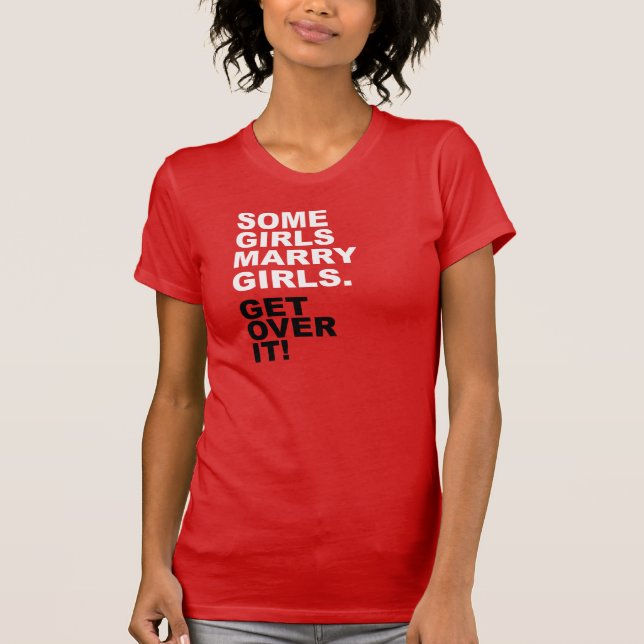 Camiseta Algunos chicas casan a chicas. ¡Consiga sobre él! (Anverso)