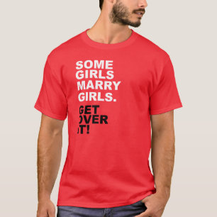 Camiseta Algunos chicas casan a chicas. ¡Consiga sobre él!