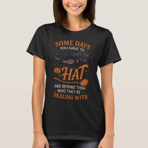 Camiseta Algunos días vistes al Gorra brujo