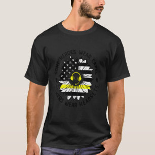 Camiseta Algunos Héroes Llevan Capas Y Otros Usan Auricular