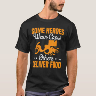 Camiseta Algunos héroes llevan gorras y otros entregan comi
